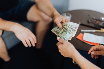Consejos para evitar discusiones por dinero con la pareja